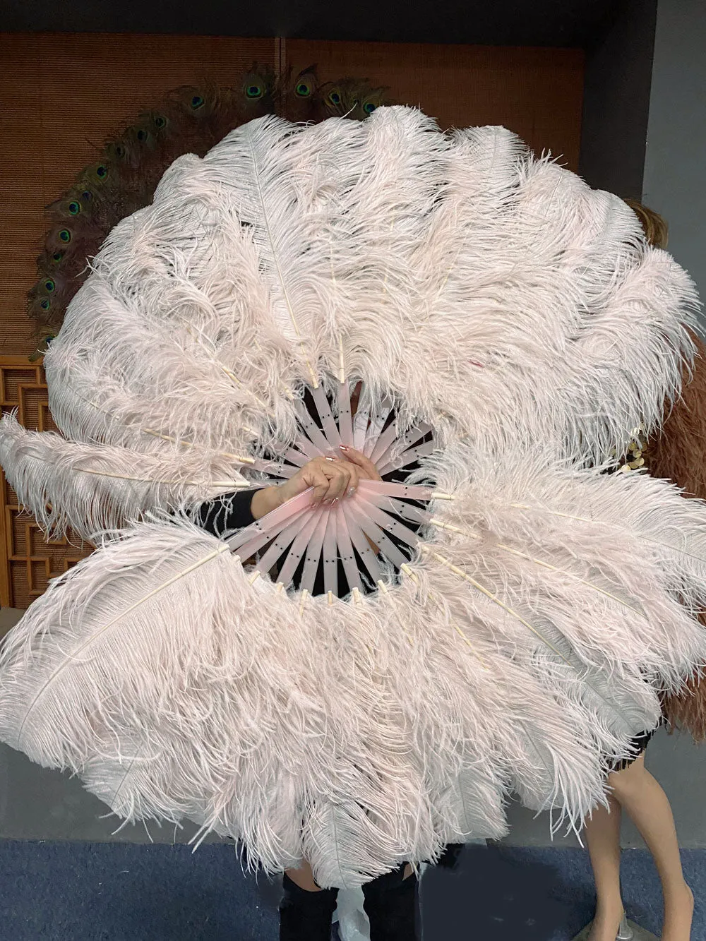 A pair bulsh Single layer Feather fan 24"x 41"